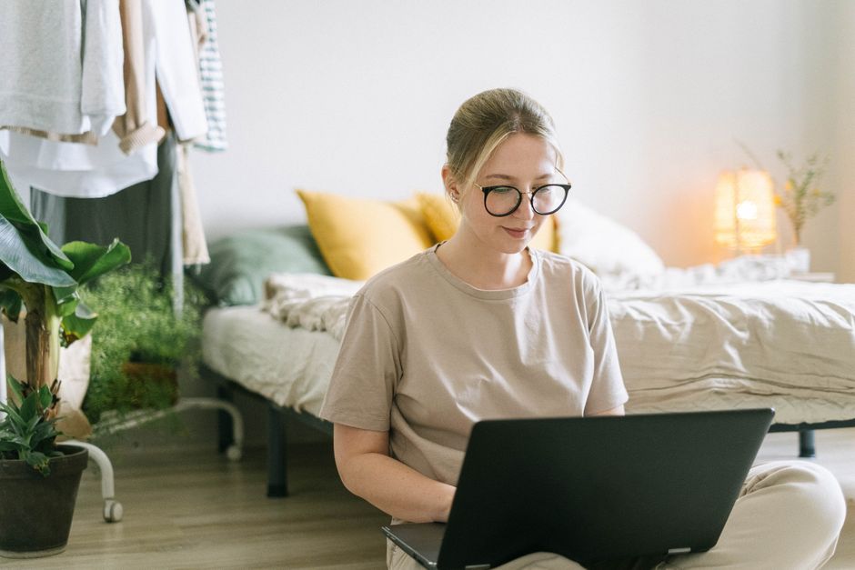 Femme travaillant à domicile