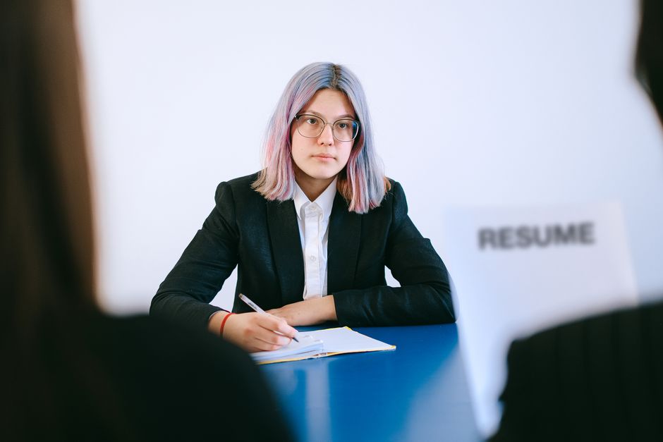 Femme passant un entretien d'embauche