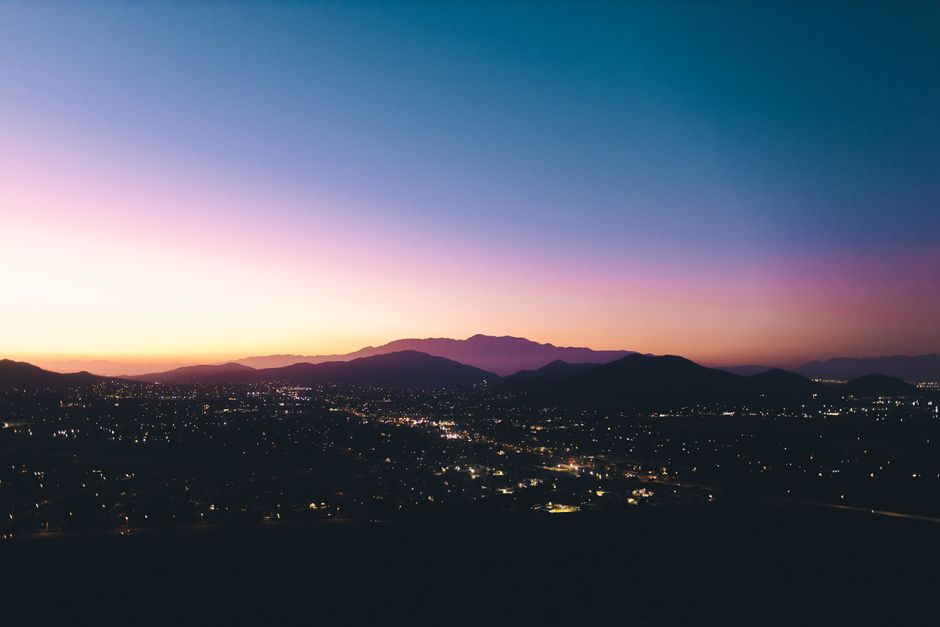 Las Vegas de nuit, avec les montagnes